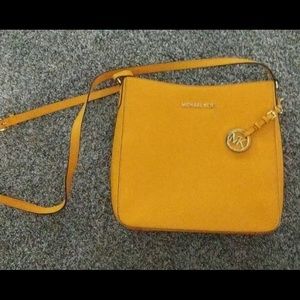 Michael Kors Large Messenger Vintage Yellow